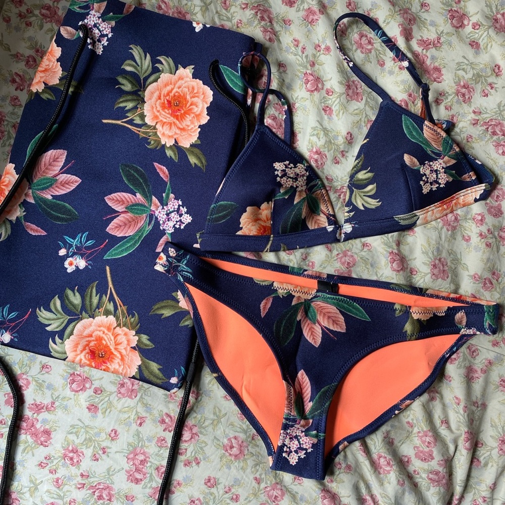 Triangl Bikini WITH BAG Navy Blue Coral Floral